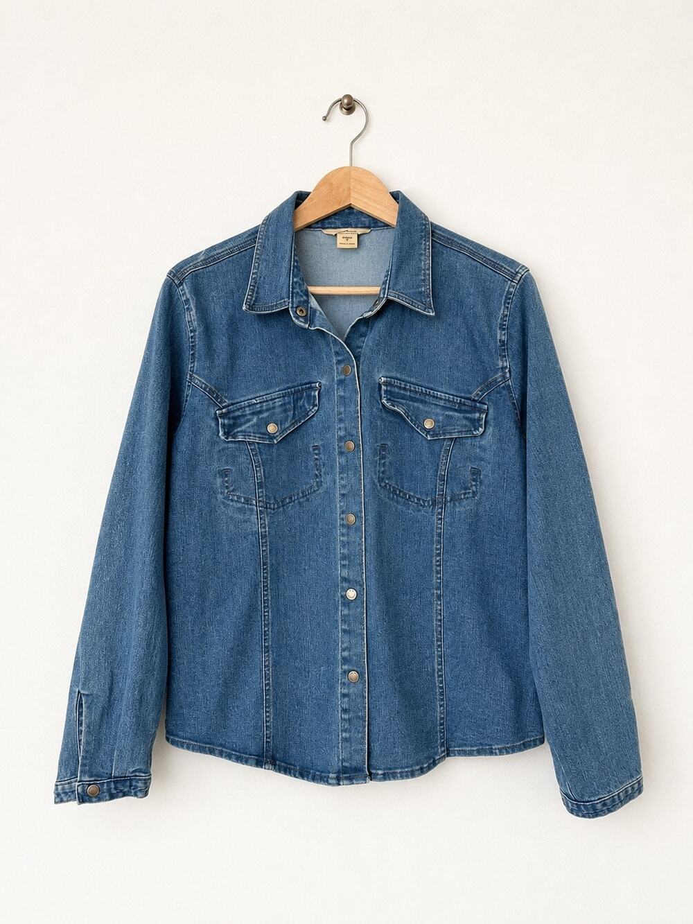 Woolrich Women’s Medium Denim Western Snap Long Sleeve Shirt Stretch